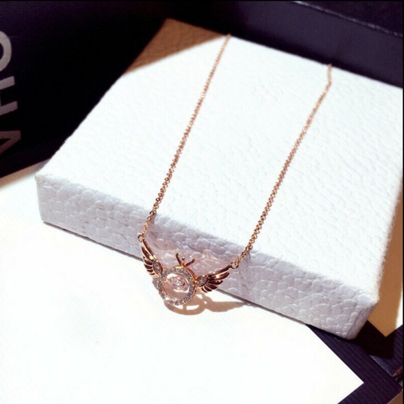 Jewelry - New 18K Gold Angel Wings Pedant Diamond Necklace
